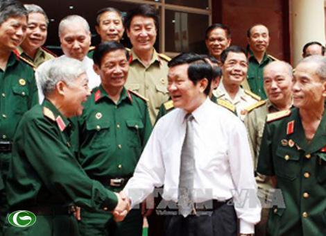 ປະທານປະເທດ Truong Tan Sang  ເຮັດວຽກກັບສະມາຄົມນັກຮົບເກົ່າ ຫວຽດນາມ